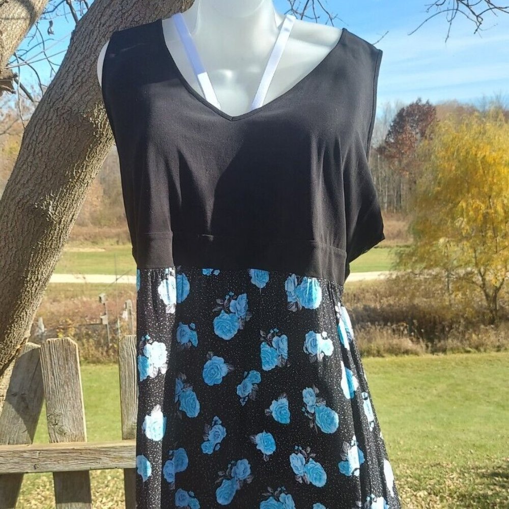 TORRID 6 Roses with Rose Petal Speckles Midi Dress - Plus Size US 30 - Picture 2 of 8